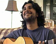Arcangel speelt ook gitaar