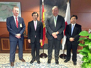 Burgemeester La Union en Japanse gesprekspartners
